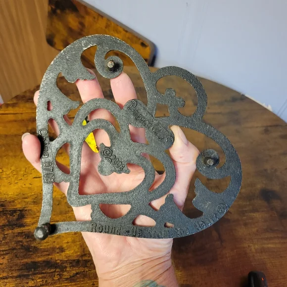 Pampered Chef Round up from the heart cast iron &copper trivet - Picture 2 of 9